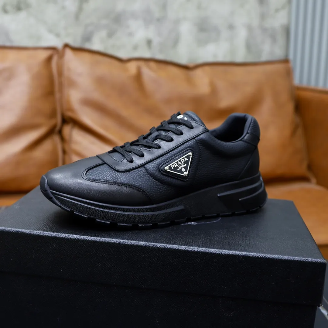 Factory price: 720💰Top original order Brand: PRADA (Prada) Standard code: Men's size 38/44 (45 can be customized) Grade: Same as the official website Material: Original cowhide leather lining Original combination two-color wear-resistant soft outsole Style category: Leisure and sports version Young fashion European and American trend British style Color: Actual picture color